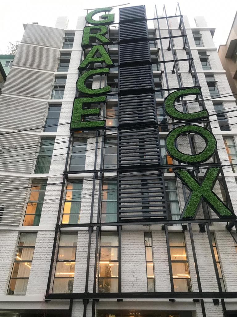 Grace Cox Smart hotel 